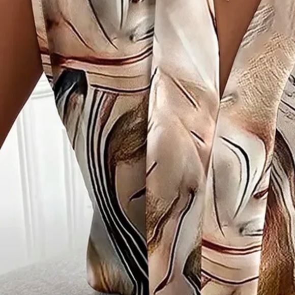 Abstract Sleeveless Top - Picture 2 of 4